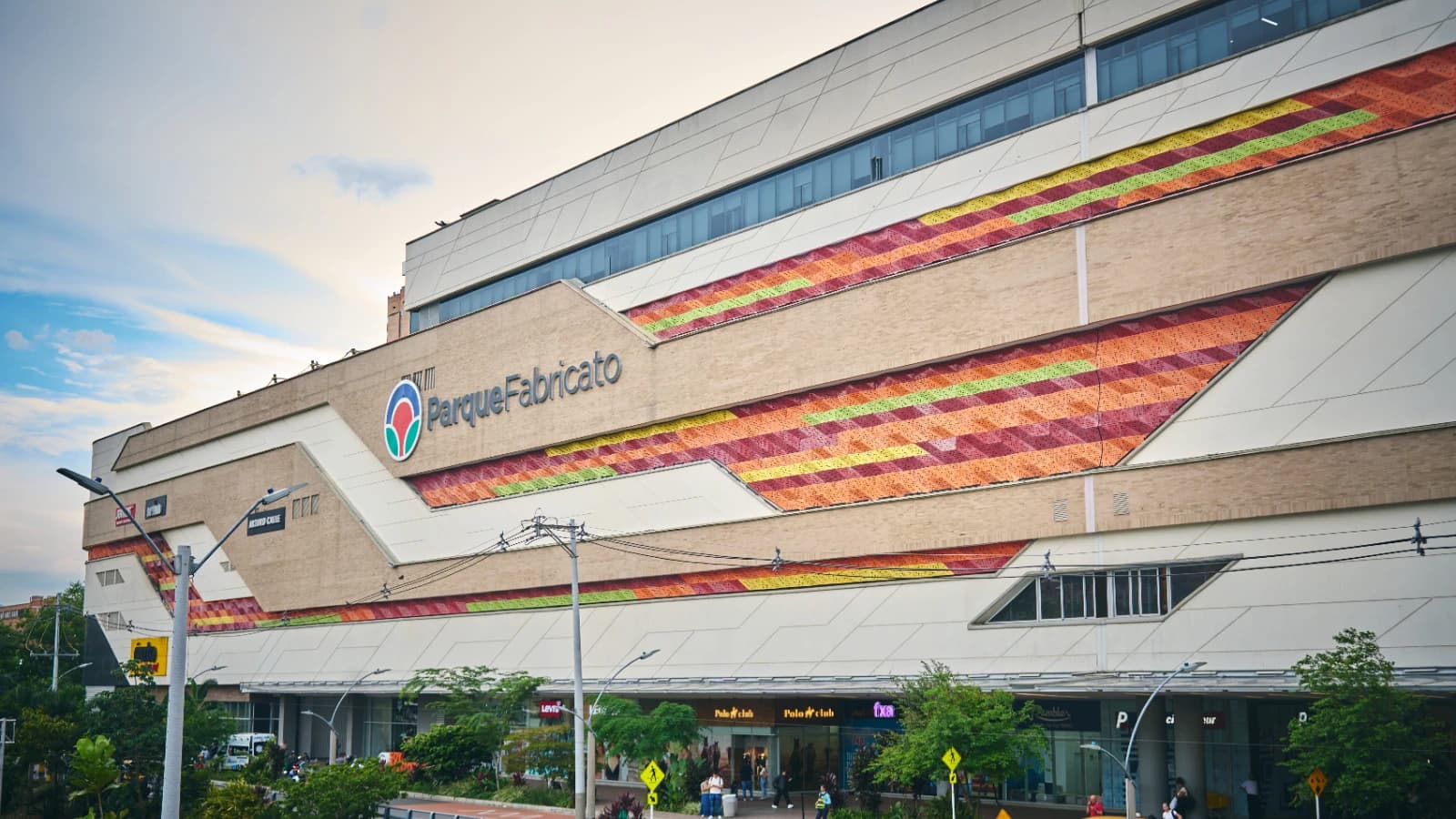 Fachada Centro Comercial Parque Fabricato